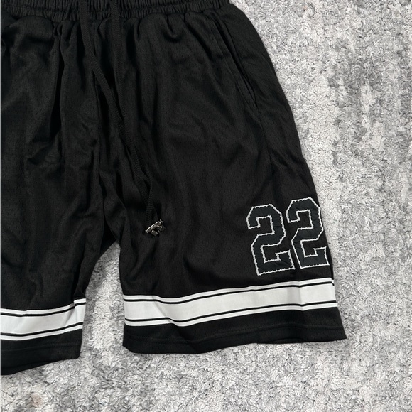 Amiri 22 Logo Shorts Mens Large Shorts - Picture 4 of 4